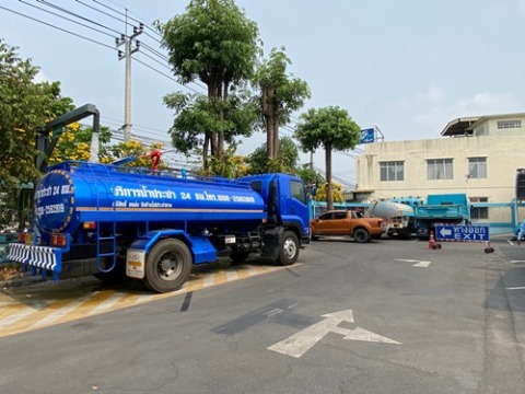 รถส่งบริการส่งน้ำประปา
