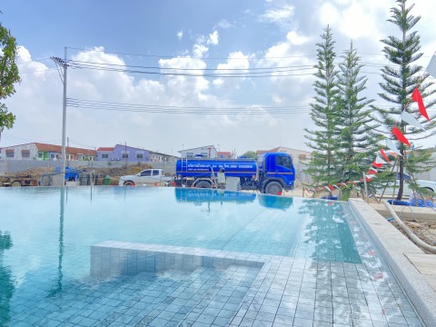 รถส่งน้ำประปาเติมสะน้ำ รถส่งน้ำประปาเติมสะน้ำ